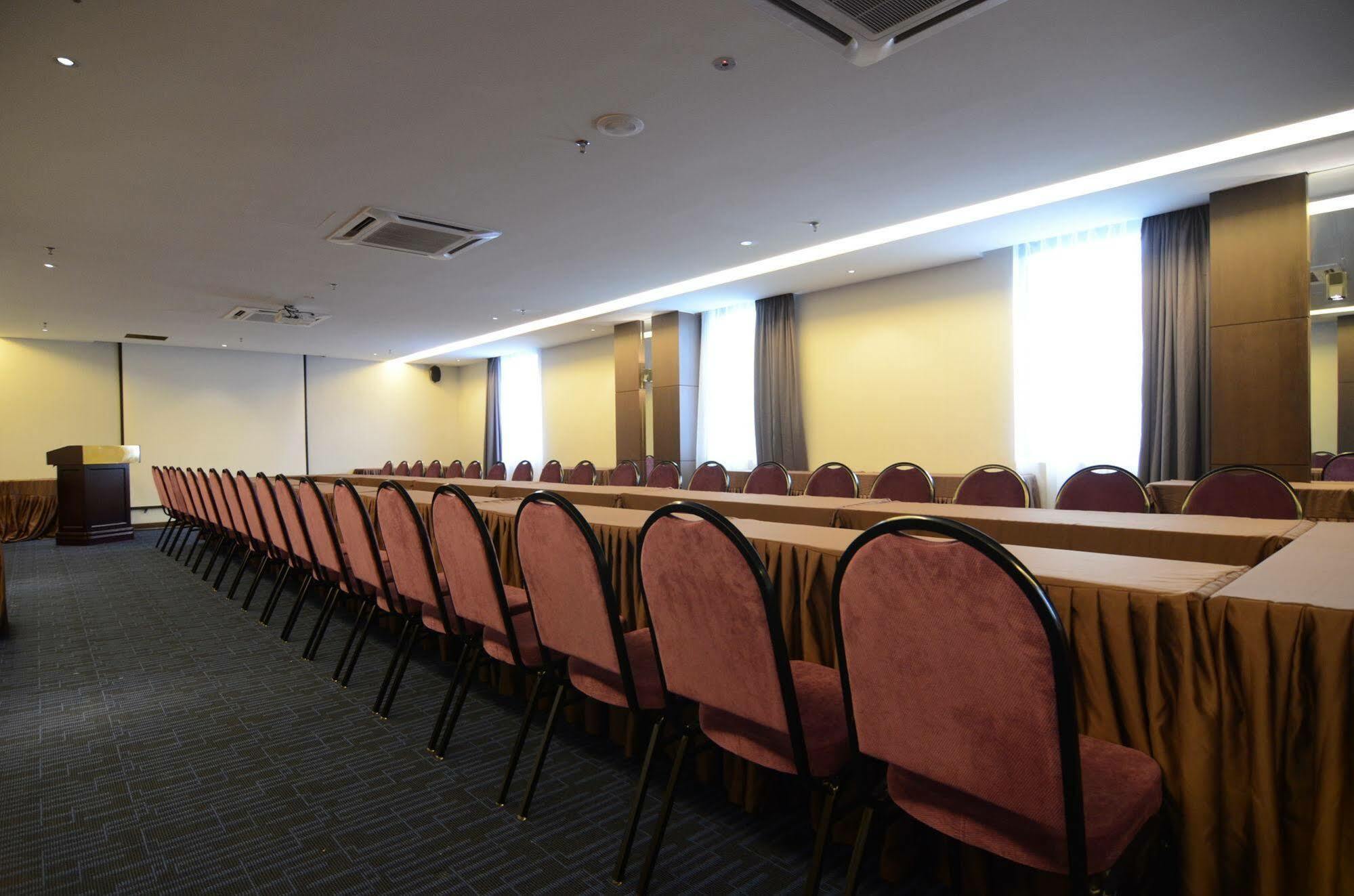 The Leverage Business Hotel Τζόχορ Μπάχρου Εξωτερικό φωτογραφία