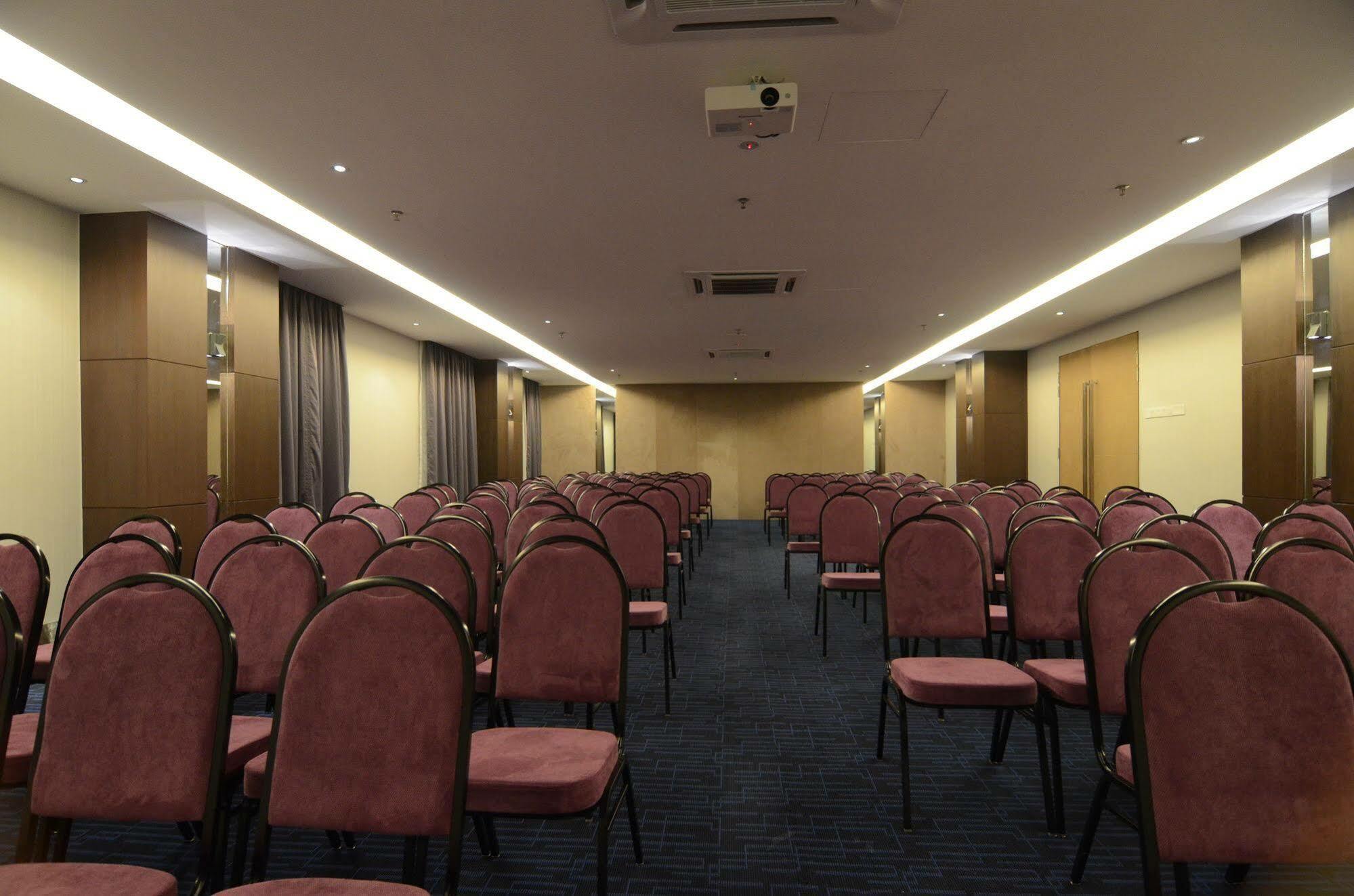 The Leverage Business Hotel Τζόχορ Μπάχρου Εξωτερικό φωτογραφία